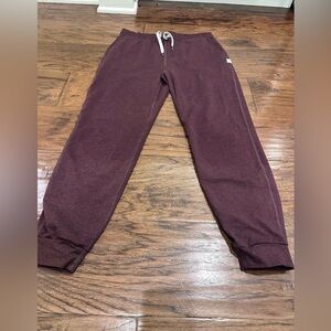 Vuori women’s Maroon jogger
